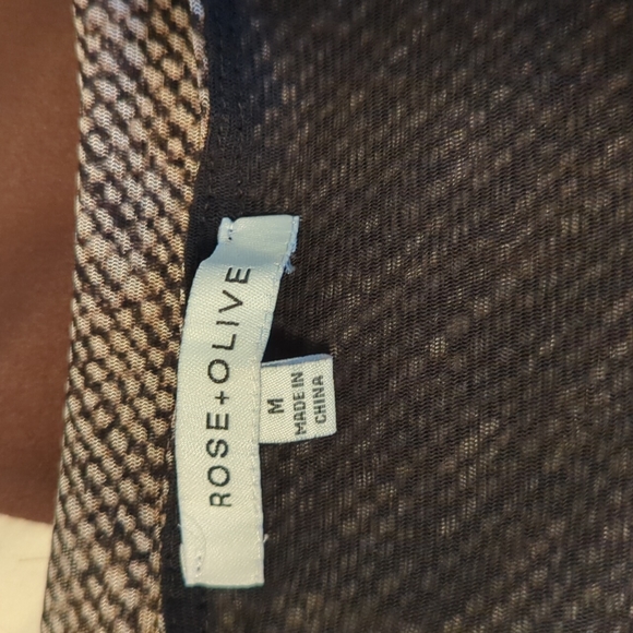 2/$10 Rose + Olive dolman sleeve top - Picture 3 of 5